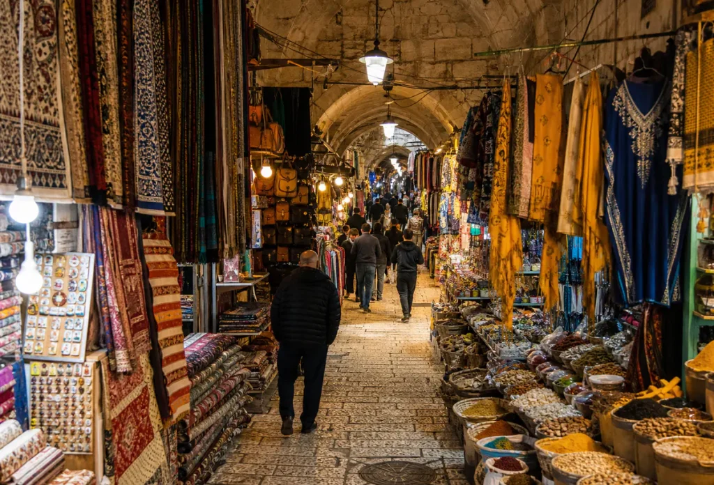 سوق مغطى في البلدة القديمة بالقدس